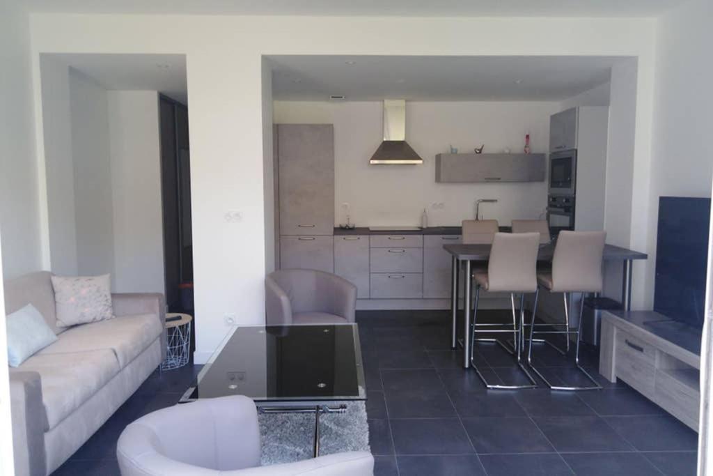 Moneghetti Apartment โบโซเลย ภายนอก รูปภาพ
